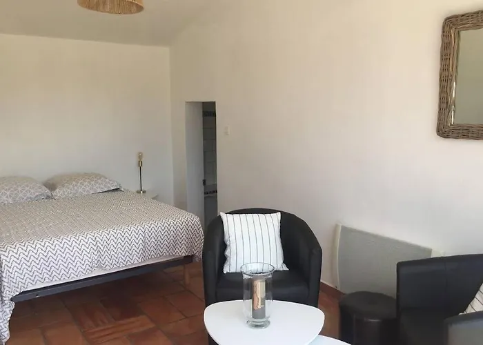Cabanon De Charme En Plein Coeur Des Vignes