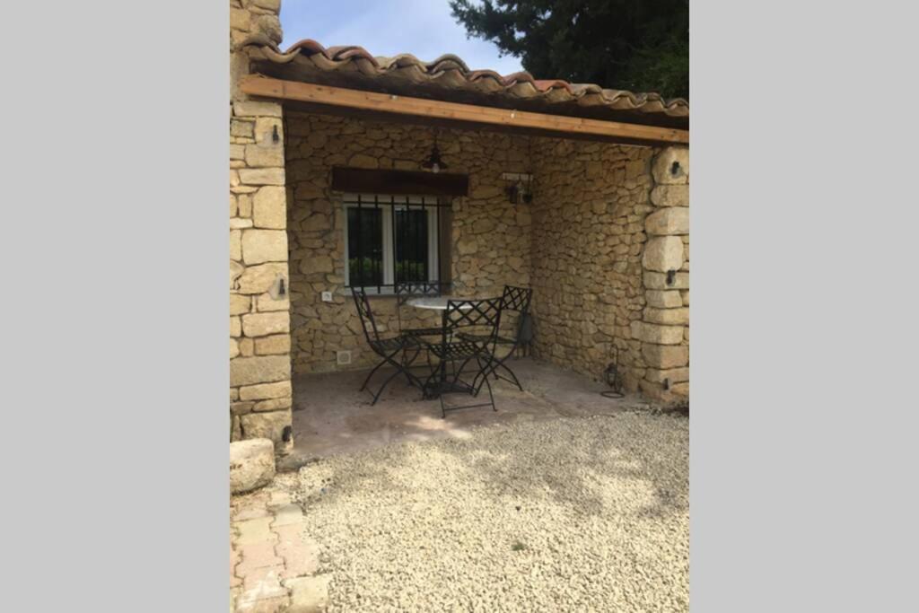 Cabanon De Charme En Plein Coeur Des Vignes Holiday home Pertuis